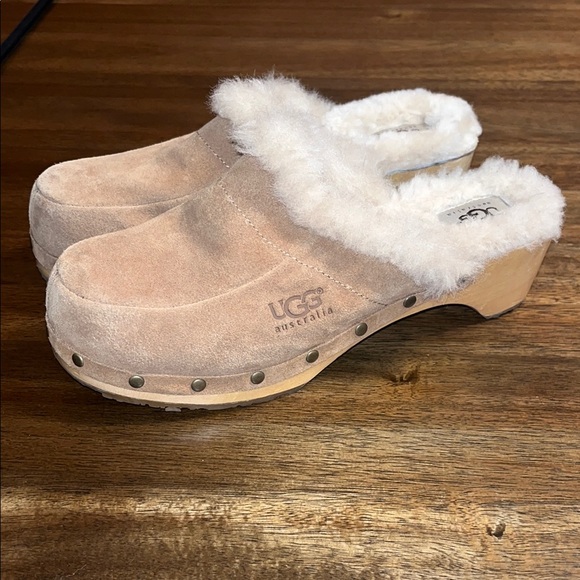UGG Shoes - UGG Women's Tan Suede Clogs with Shearling Lining size 8
